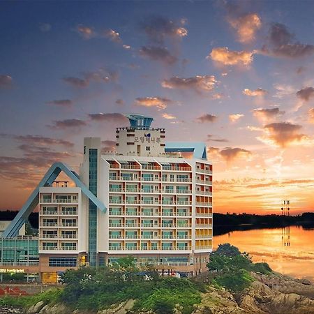 Mohang Haenaru Family Hotel Buan Esterno foto
