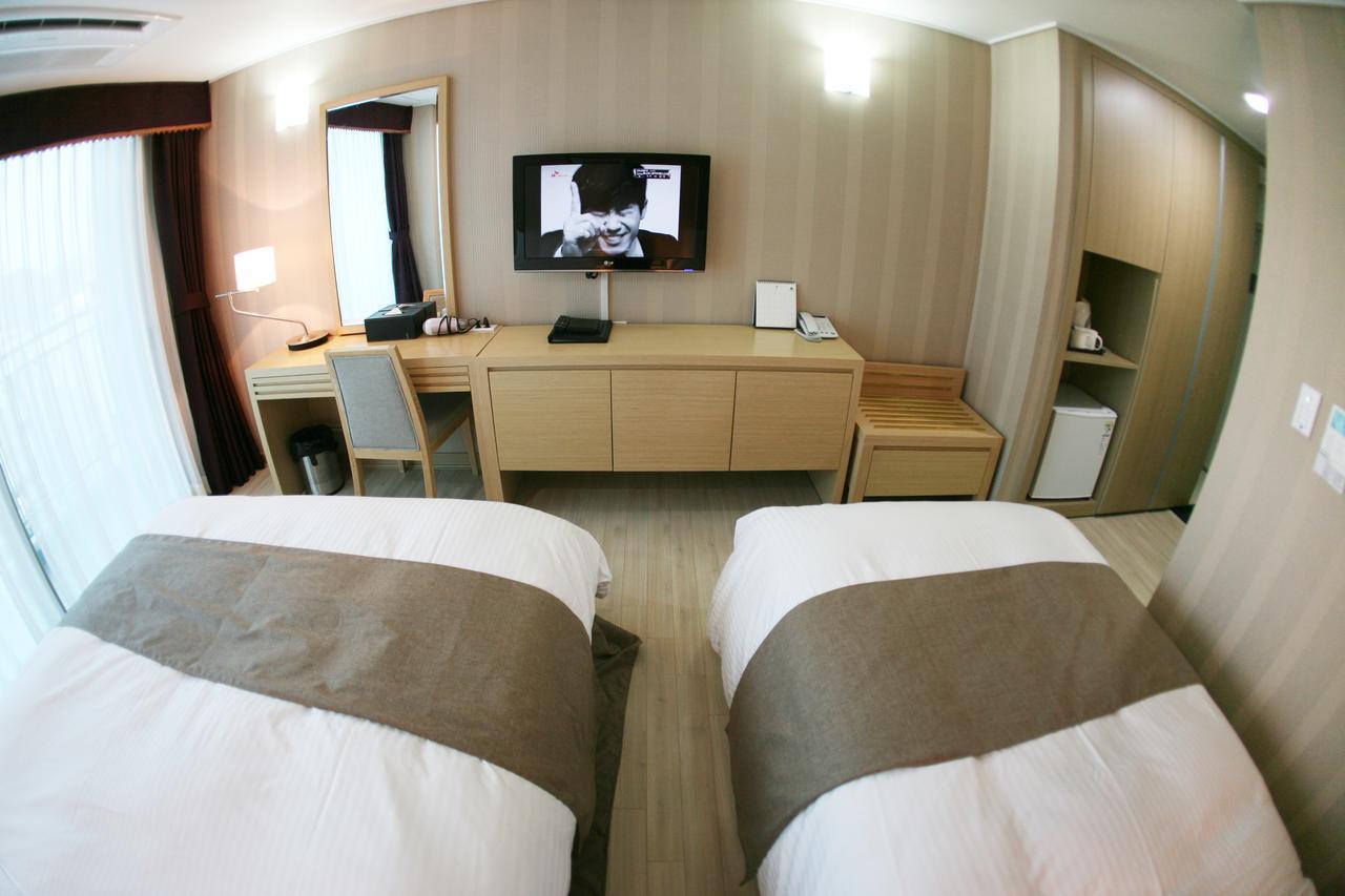 Mohang Haenaru Family Hotel Buan Esterno foto