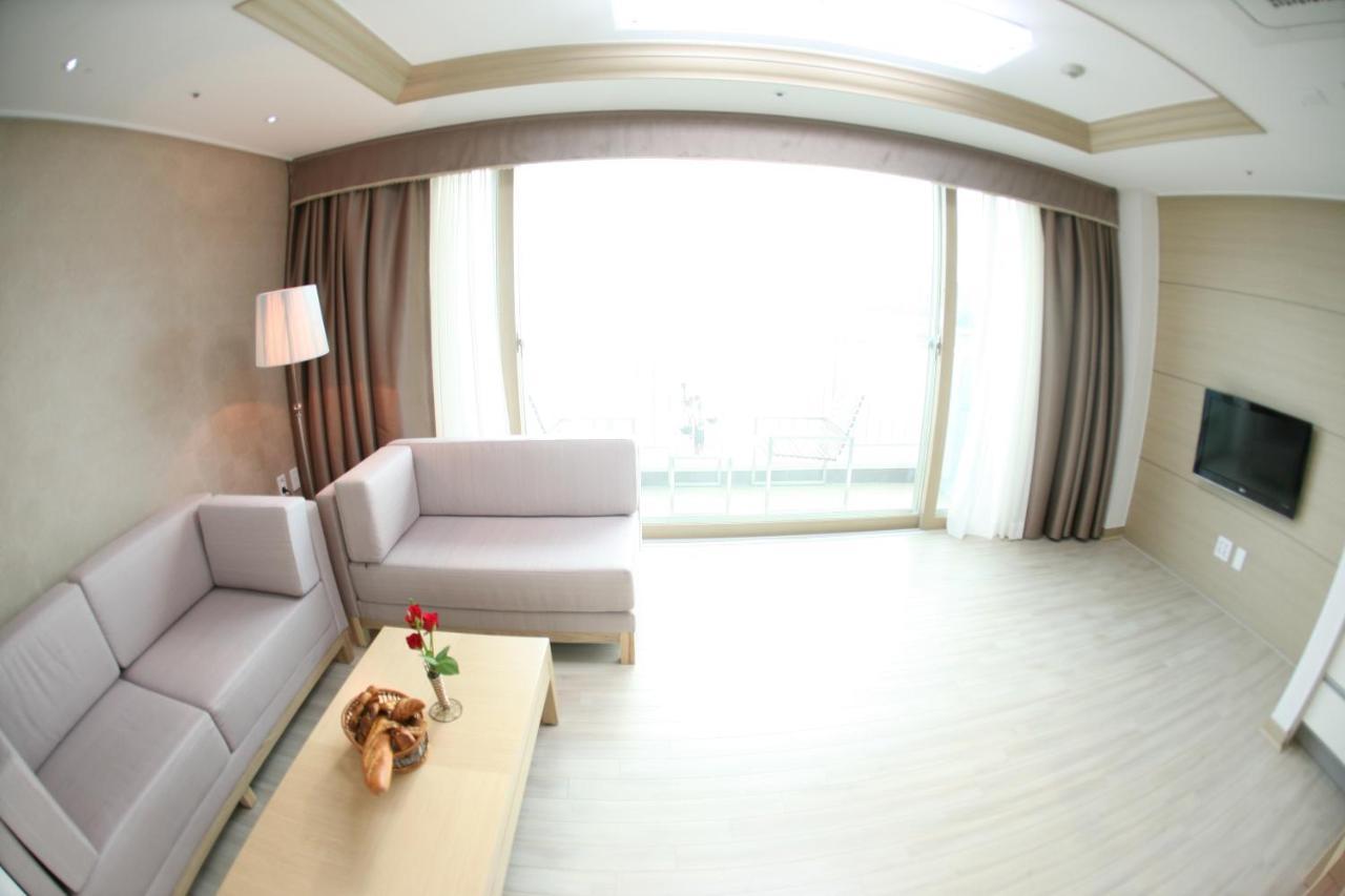 Mohang Haenaru Family Hotel Buan Esterno foto